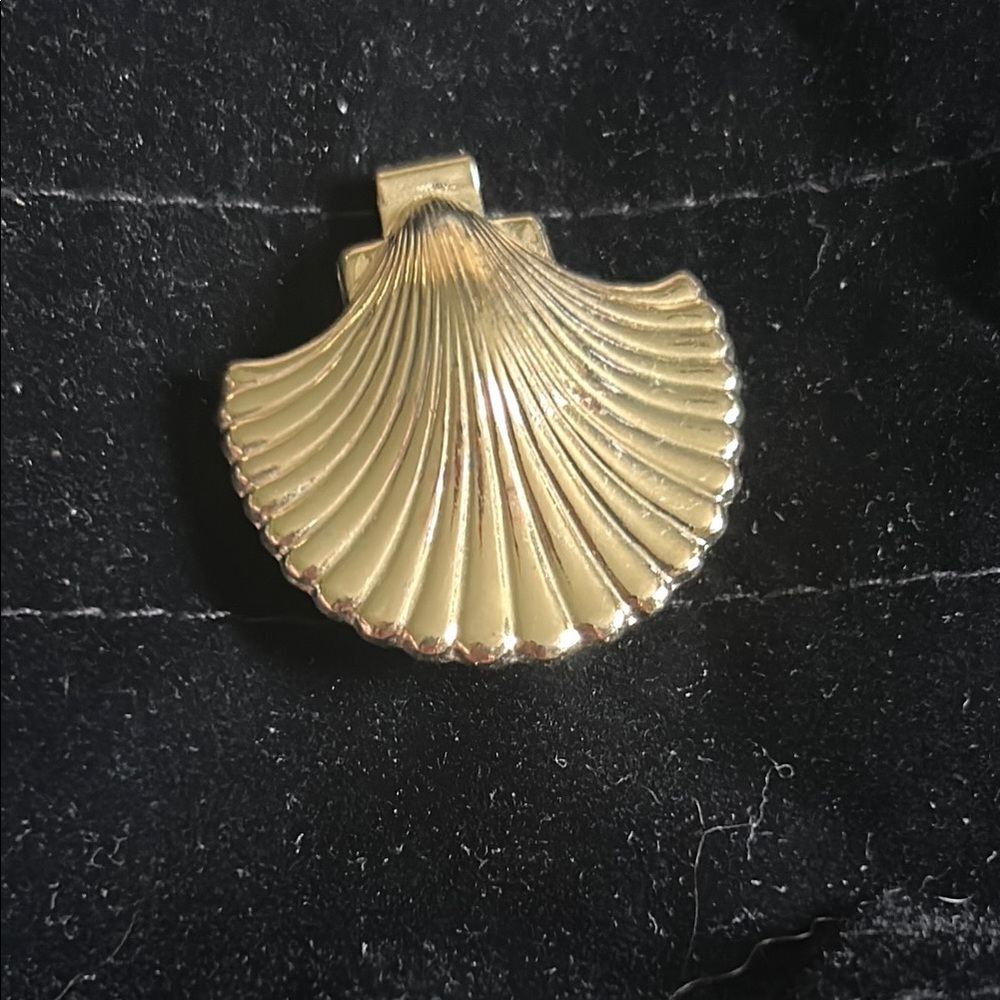 Gold Shell Pendant